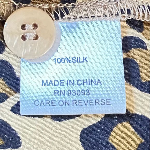 Tyler boe  Women’s Silk Leopard Print Blouse With Hidden Button Placket Small - Picture 11 of 13